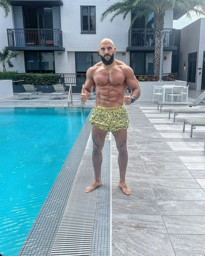 Yassine Cheuko, Guardaespaldas de Lionel Messi