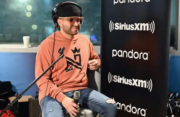 Nacho lanza «La mitad» con estos dos cantantes