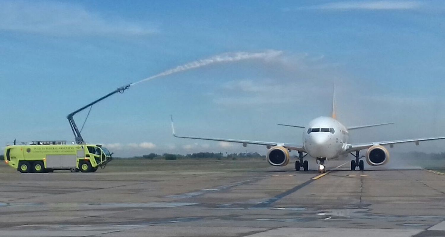 Flybondi inauguró sus vuelos entre Córdoba y El Palomar (aunque no fue fácil lograrlo)