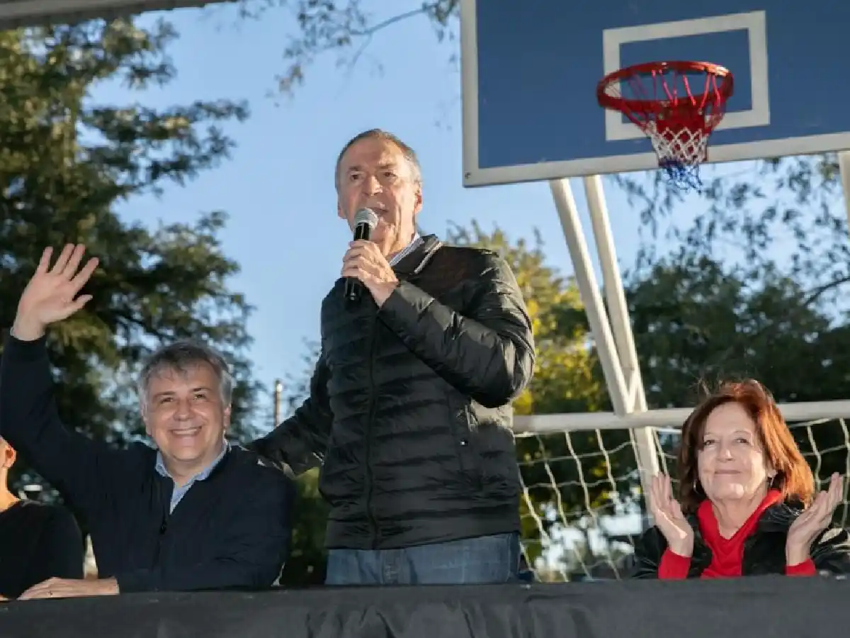  Schiaretti y Llaryora habilitaron juntos un polideportivo social 