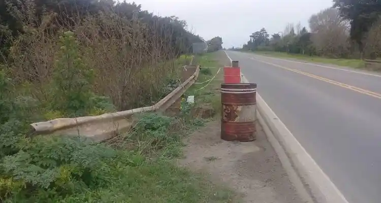 Ruta 1001: Piden precaución para circular por desmoronamiento de la baquina de un puente