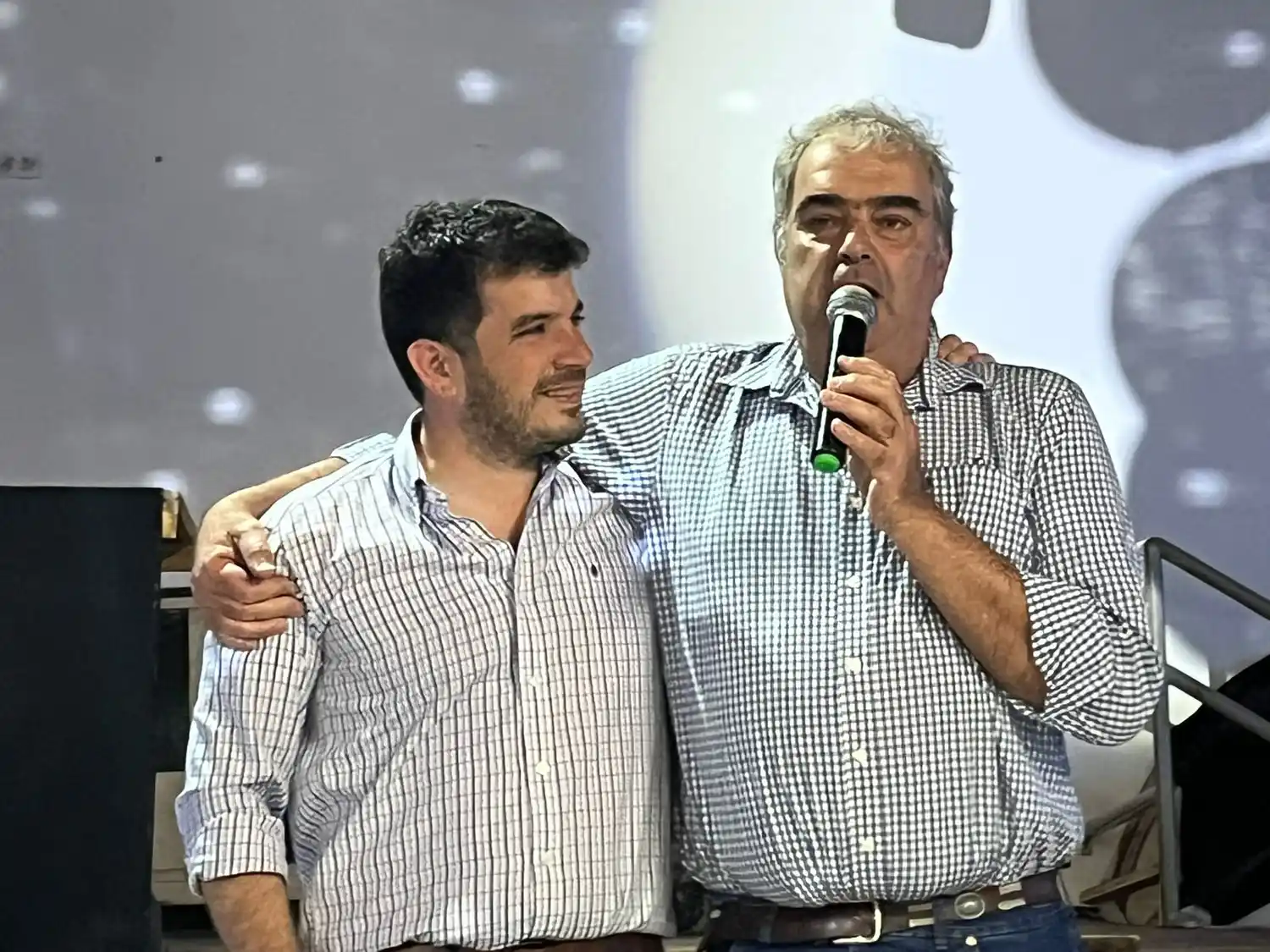 El intendente Leonel Chiarella junto a Luis Pieraccini.