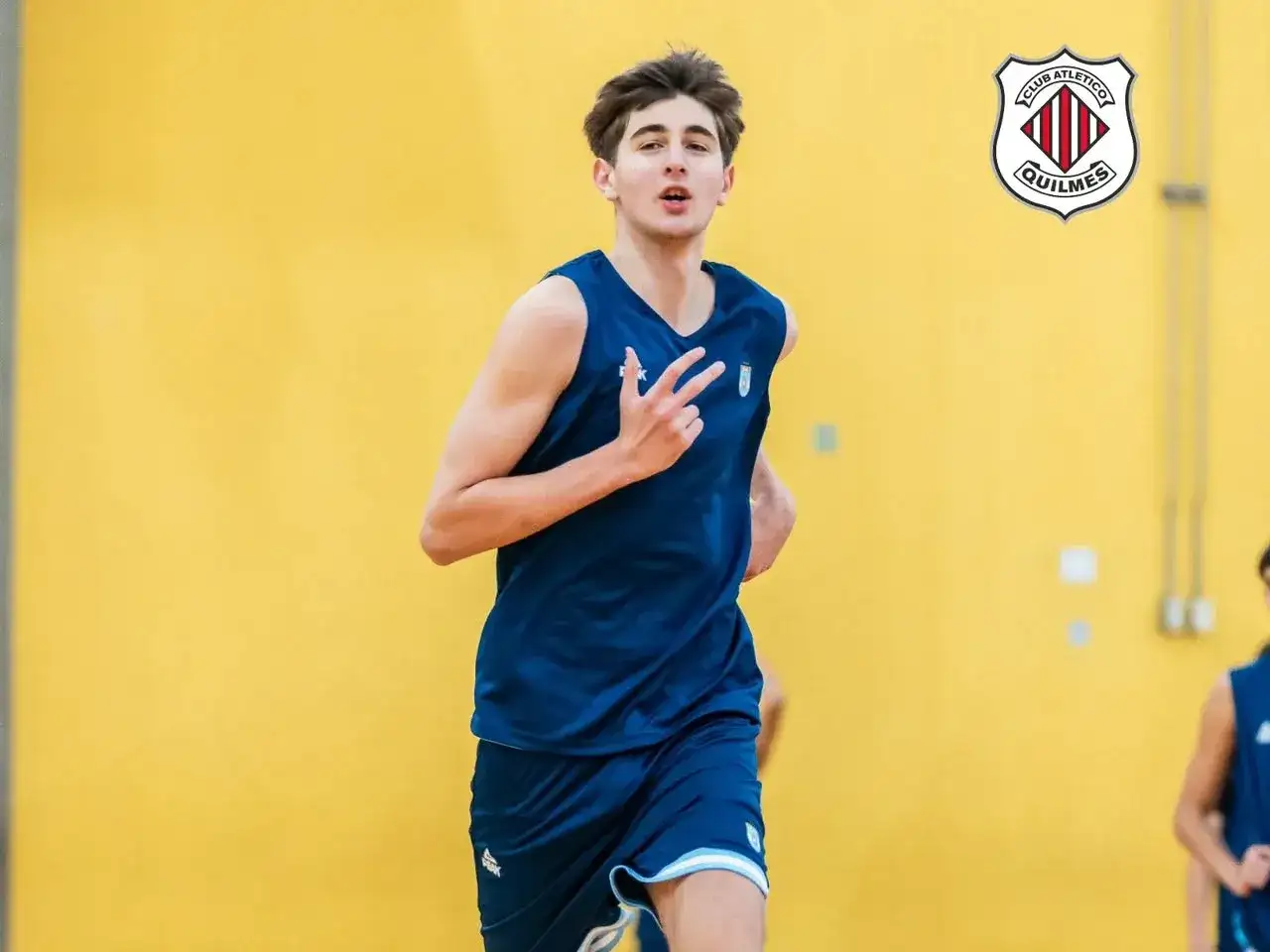 El juvenil de Quilmes fue convocado en un reconocimiento a la cantera inagotable que es el básquet marplatense.