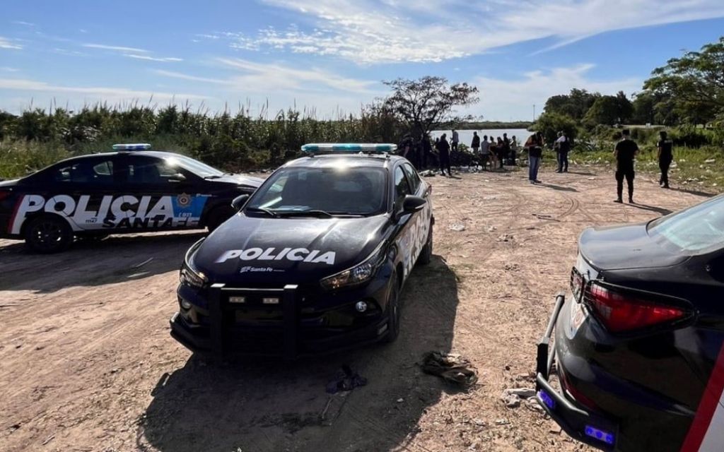 Un pescador de la zona había dado aviso sobre un cráneo humano hallado cerca de la orilla.