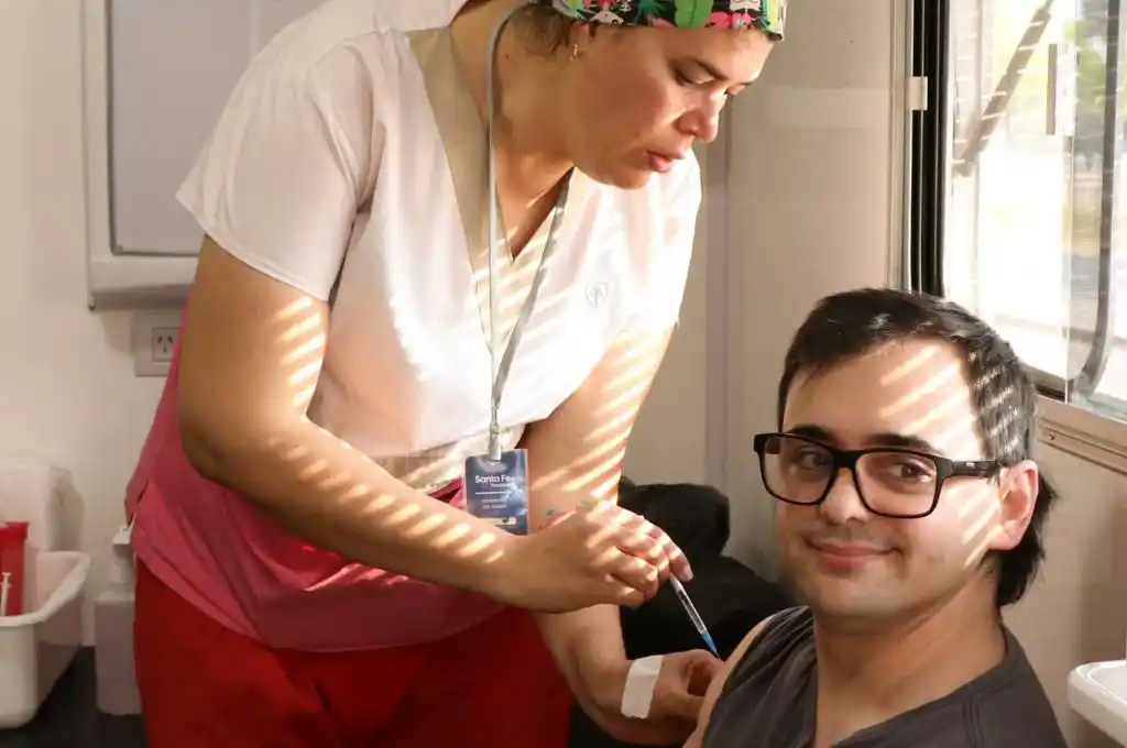 La provincia de Santa Fe comienza a aplicar el tercer refuerzo de la vacuna contra el Covid-19