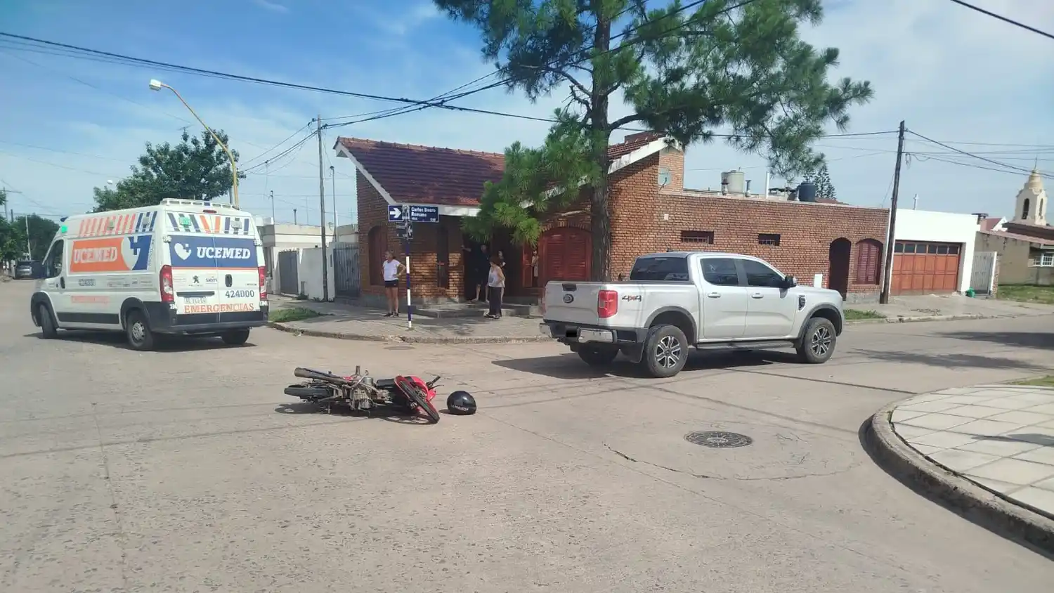 Motociclista sufrió heridas graves tras choque en barrio Cottolengo