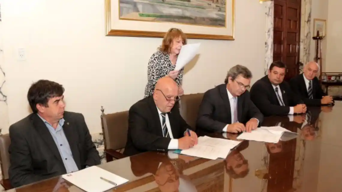 Medio Ambiente y la UNL firmaron convenios de colaboración