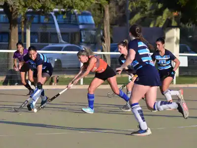 Antártida ganó y clasificó al Proyección A