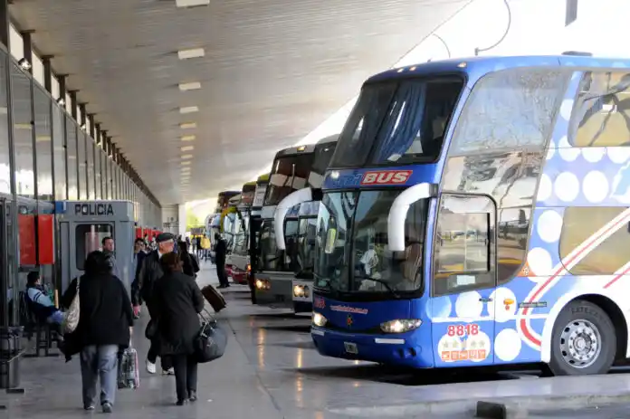 Reglamentan la desregulación de los seguros en micros de larga distancia: qué cambia para el pasajero