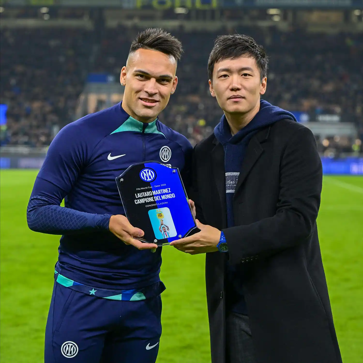 Lautaro Martínez fue homenajeado e ingresó en Inter.