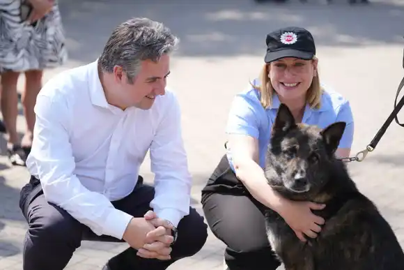 Canes policiales: Scaglia participó del retiro de un perro y la incorporación al servicio de otros dos