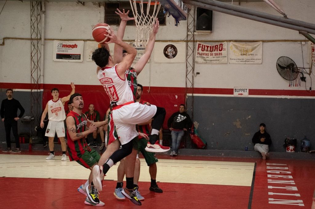 Huracán ganó y continúa en la cima