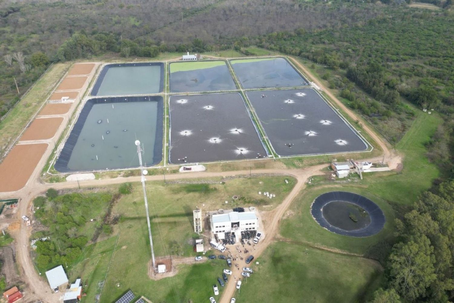 Arribó a Gualeguaychú maquinaria y equipamiento para la ampliación de la Planta de Efluentes Cloacales