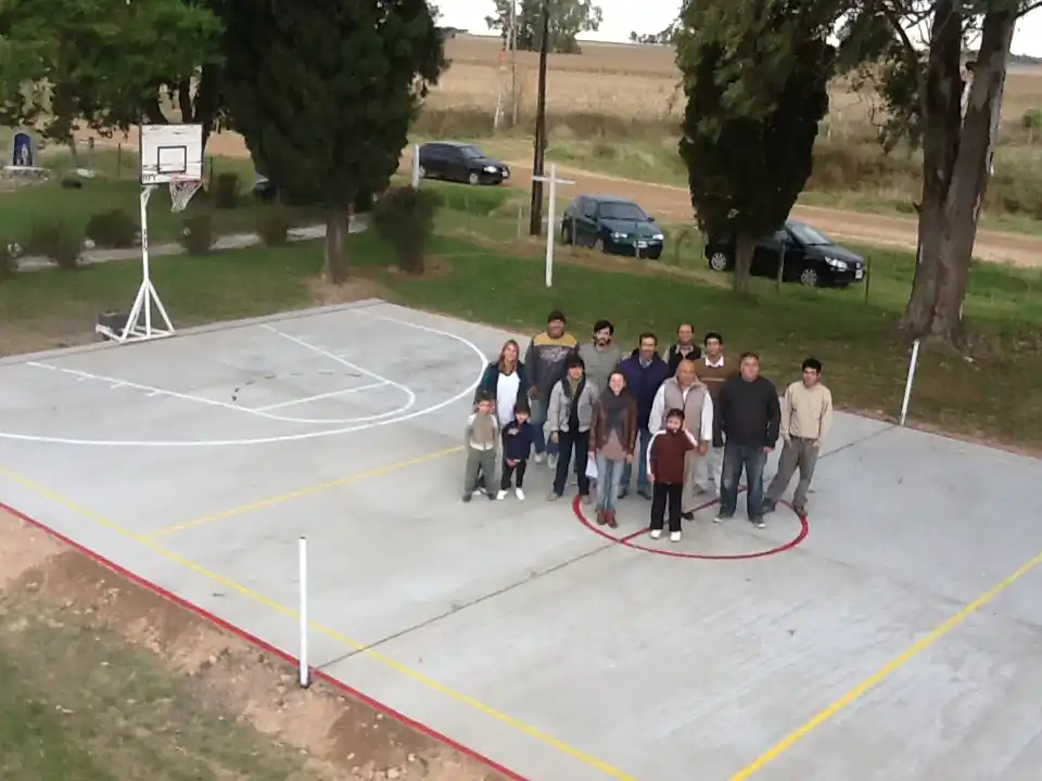 Una asociación italiana realiza trabajos de voluntariado en escuelas rurales