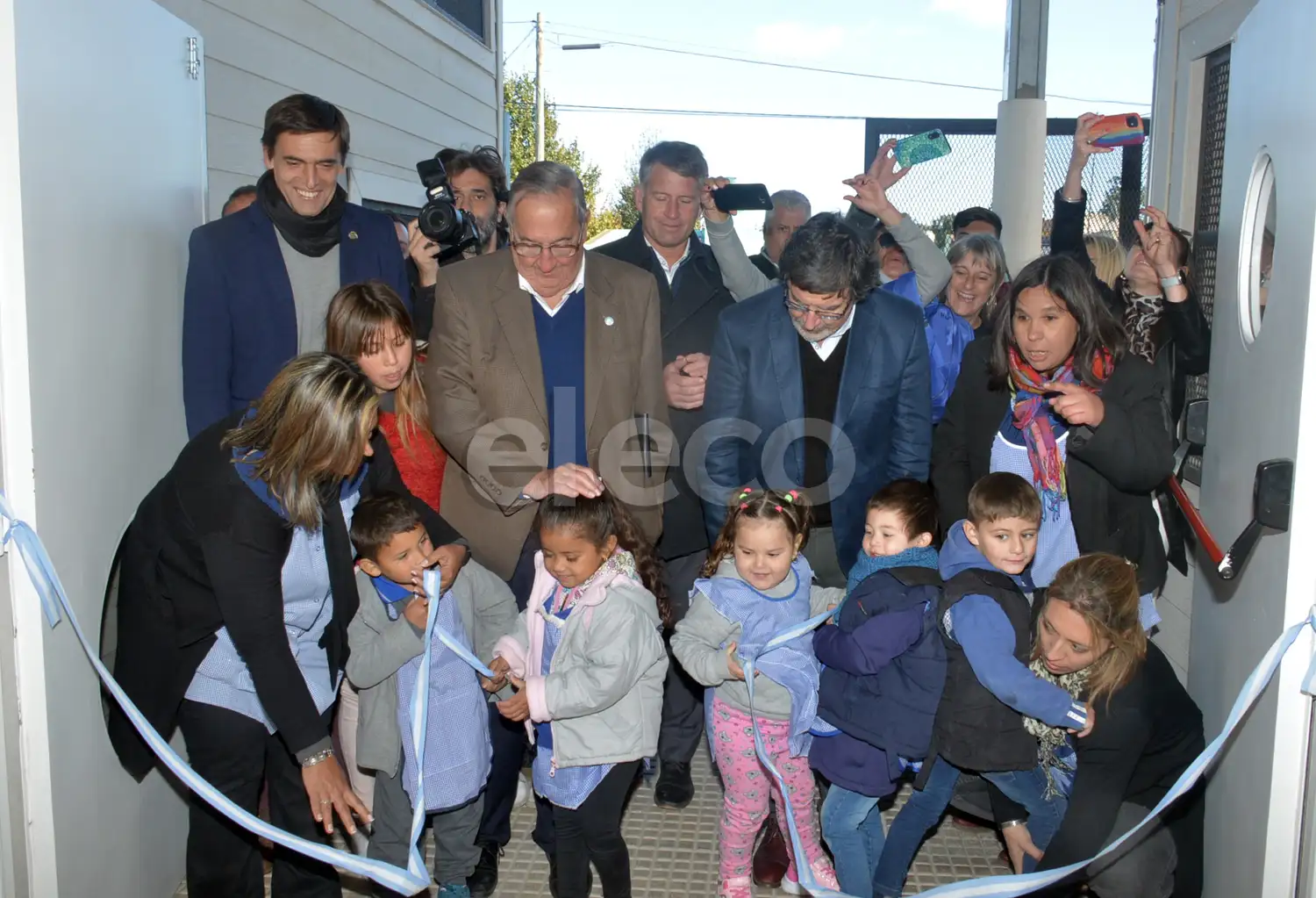 Con la presencia de Sileoni, inauguraron el Jardín de Infantes 927 de La Movediza