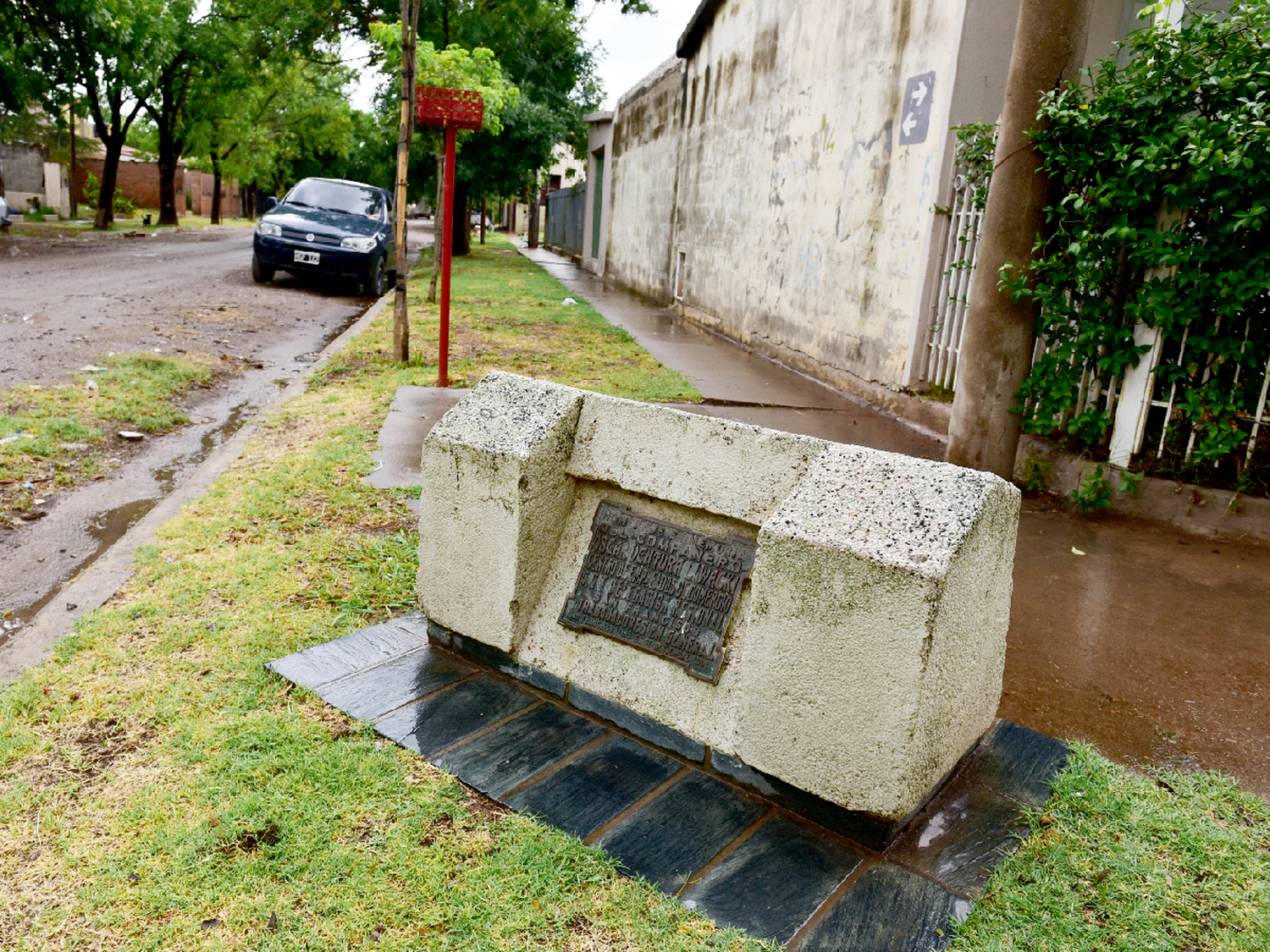 Homenajes perdidos: las placas que fueron removidas o robadas y nunca volvieron a su lugar  