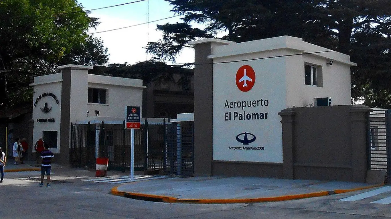 Aeropuerto El Palomar: JetSmart y FlyBondi suspenden rutas por restricción de vuelos nocturnos