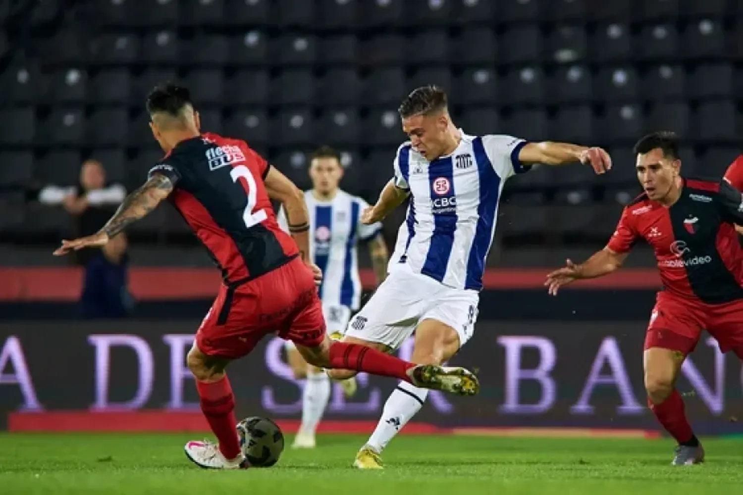 En un partido caliente, Talleres  eliminó a Colón de la Copa Argentina