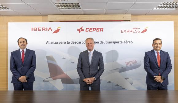 Iberia and CEPSA sign agreement to make progress in the decarbonization of air transportation