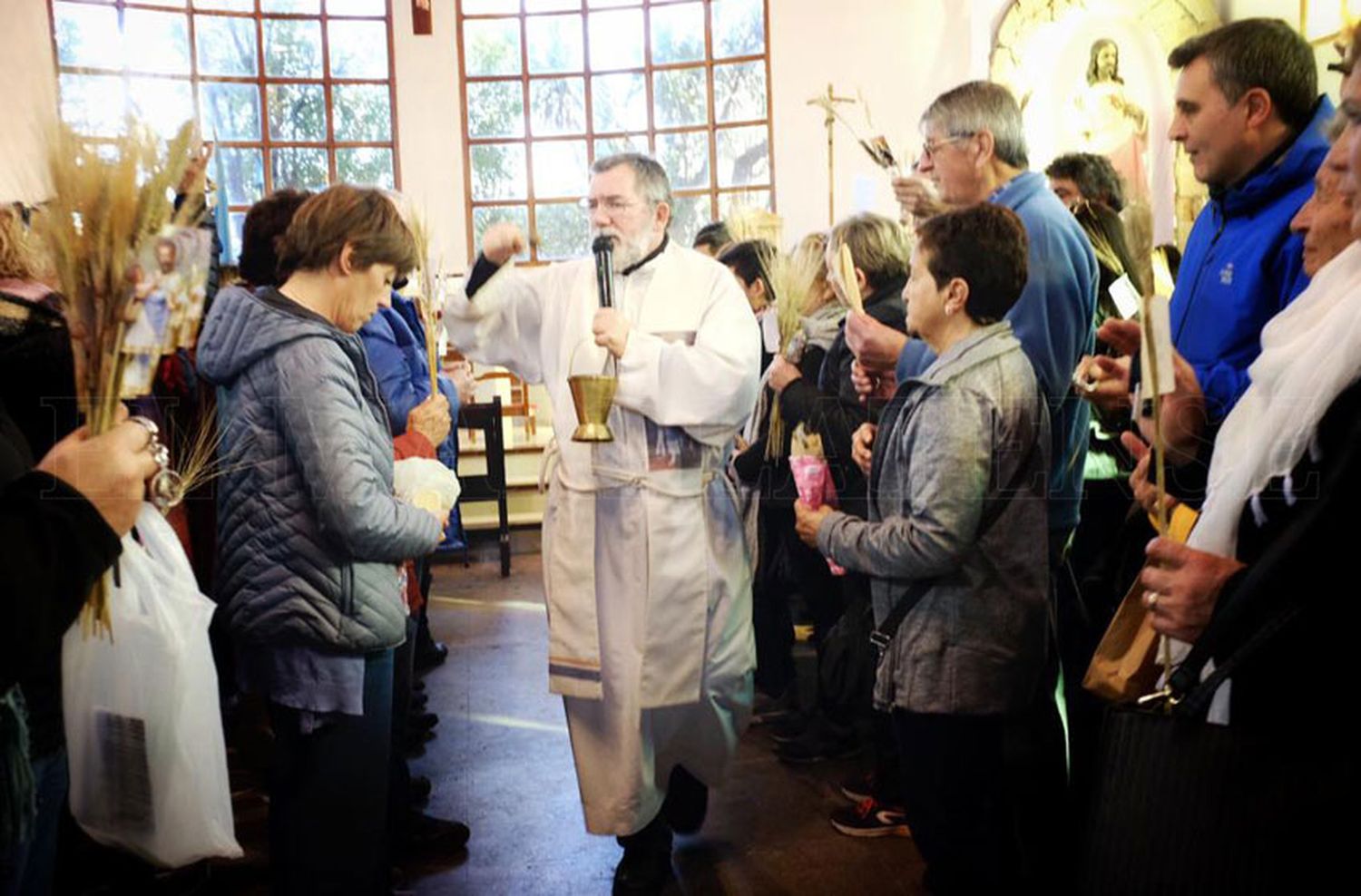 San Cayetano: "La gente viene por la amistad con el santo y la crisis social"