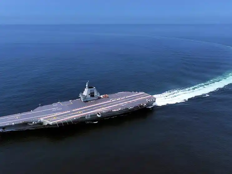 El régimen de China puso en servicio al Fujian, su portaaviones más avanzado