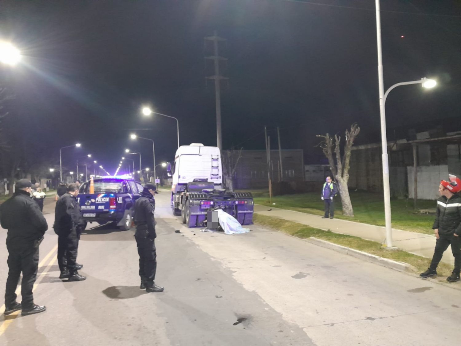 Una motociclista perdió la vida tras chocar a un camión estacionado