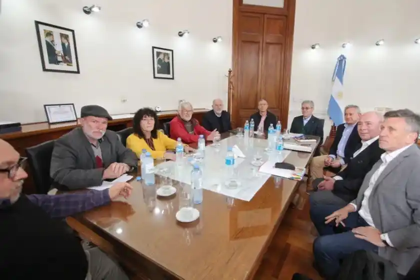 Paritarias: UPCN aceptó la propuesta del gobierno provincial, mientras que ATE definirá su postura este miércoles