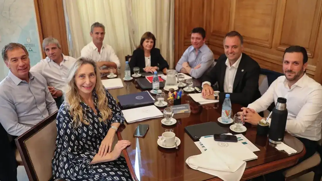 La mesa política volvió a reunirse en la casa de Gobierno.