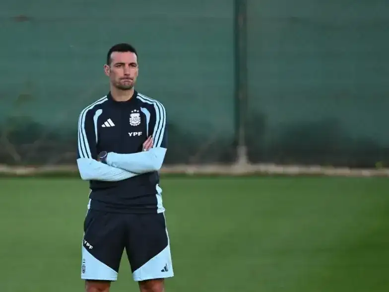 El primer 11 que paró Scaloni con grandes ausentes en el entrenamiento de la Selección argentina
