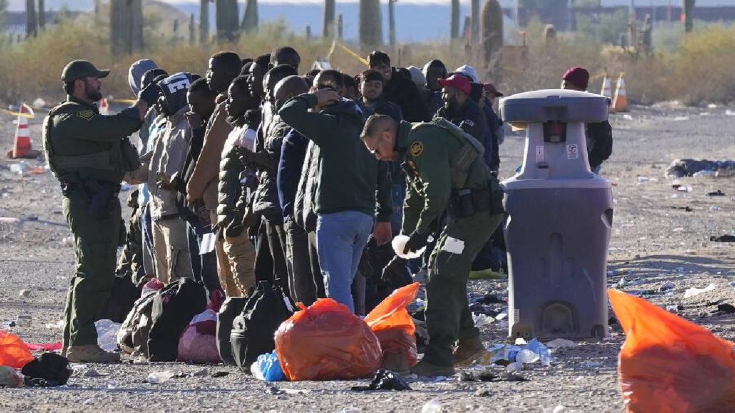 EN ARIZONA TAMBIÉN habrá una ley contra los migrantes: los votantes podrían aprobarla el día de las presidenciales
