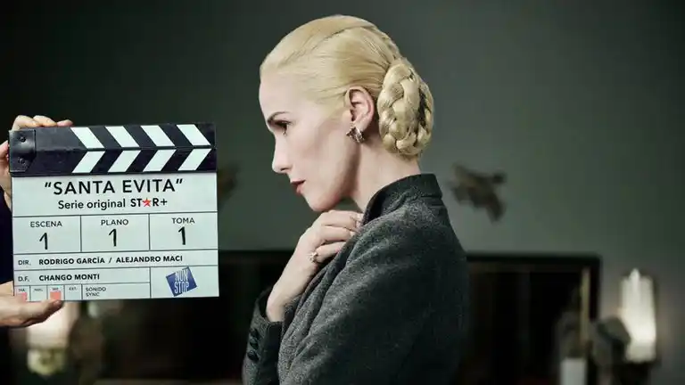 Natalia Oreiro se mostró caracterizada como Eva Perón para una nueva serie