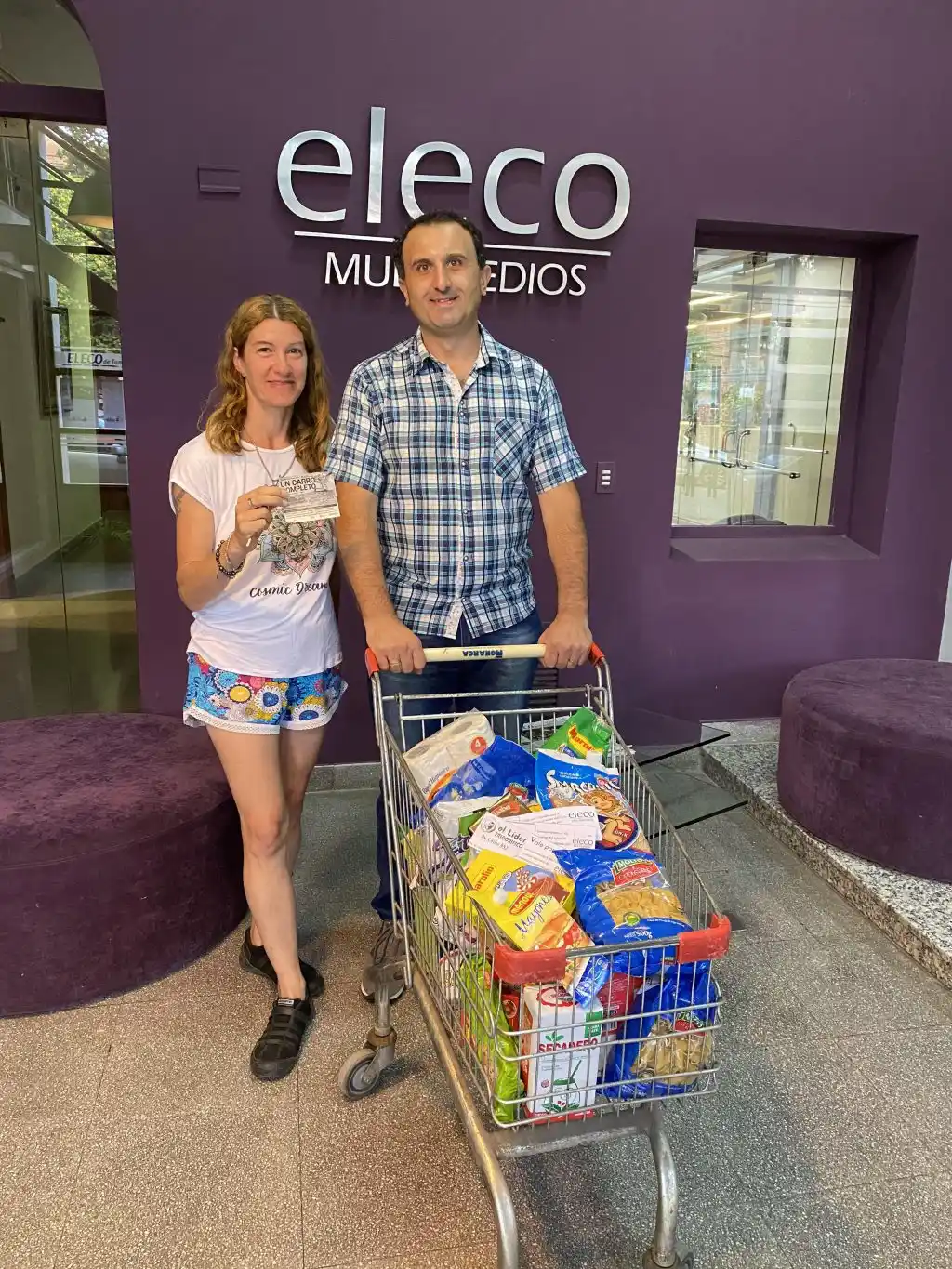 Entregamos un carro repleto de mercadería