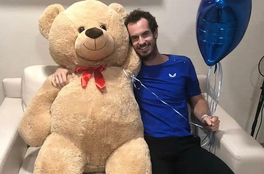 El detalle que se le escapó a Andy Murray al exhibir una radiografía de su cadera operada