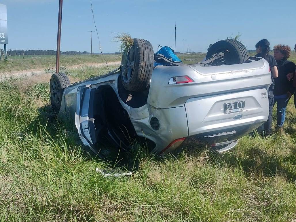 Vuelco sin heridos en la Ruta 3