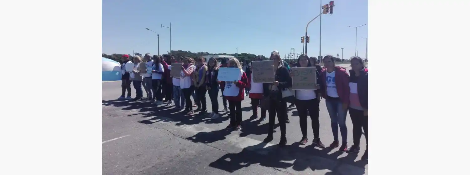 Vecinos cortaron la ruta 11 en rechazo de las fumigaciones