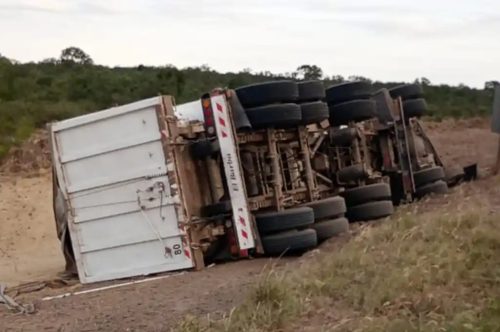 Accidente en Ruta Provincial 4: un camión, una camioneta y un automóvil involucrados