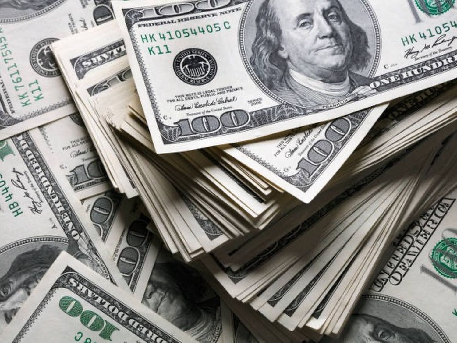 El dólar oficial cotiza a $1.096,8 este viernes 11 de abril y se mantiene estable