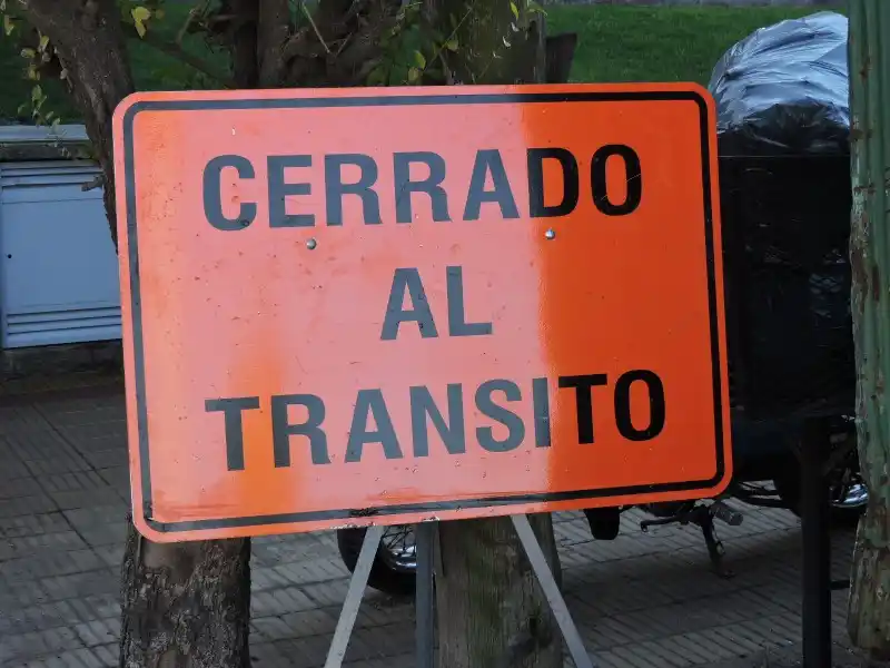 ¿Por qué estaba cortada al tránsito la esquina de Mitre y Chacabuco?