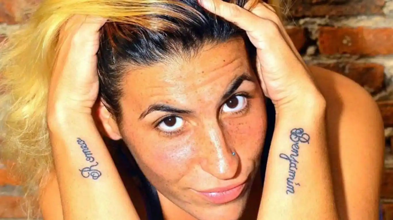 Discutió con su novio por un mensaje de WhatsApp y murió prendida fuego