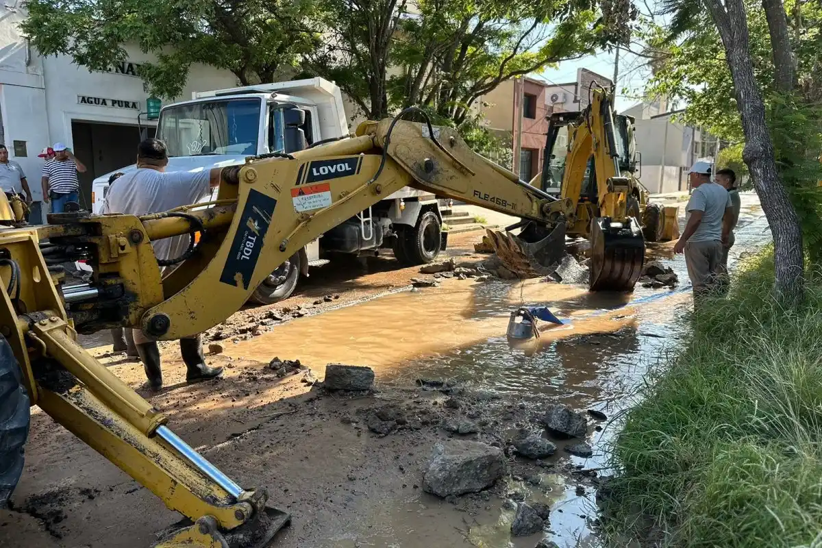 Se restableció el servicio de agua en la zona afectada por la rotura de un caño