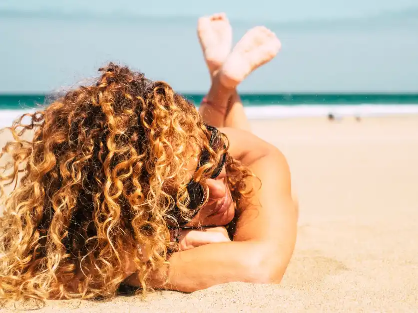 Tips naturales para cuidar el cabello en verano