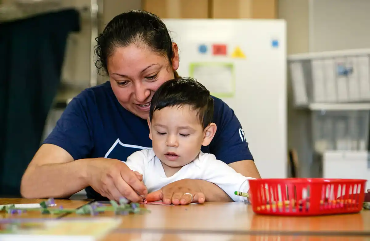 Empleadas domésticas y niñeras: ¿cuáles son los salarios de octubre y quiénes cobran extra?