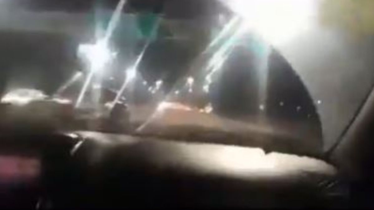 Se filmaban a toda velocidad en la Avenida General Paz y terminaron chocando