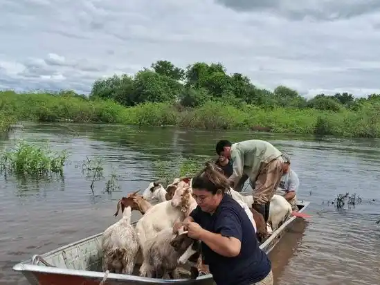 Equipos técnicos del Ministerio de la Producción 
brindan asistencia integral por crecida extraordinaria