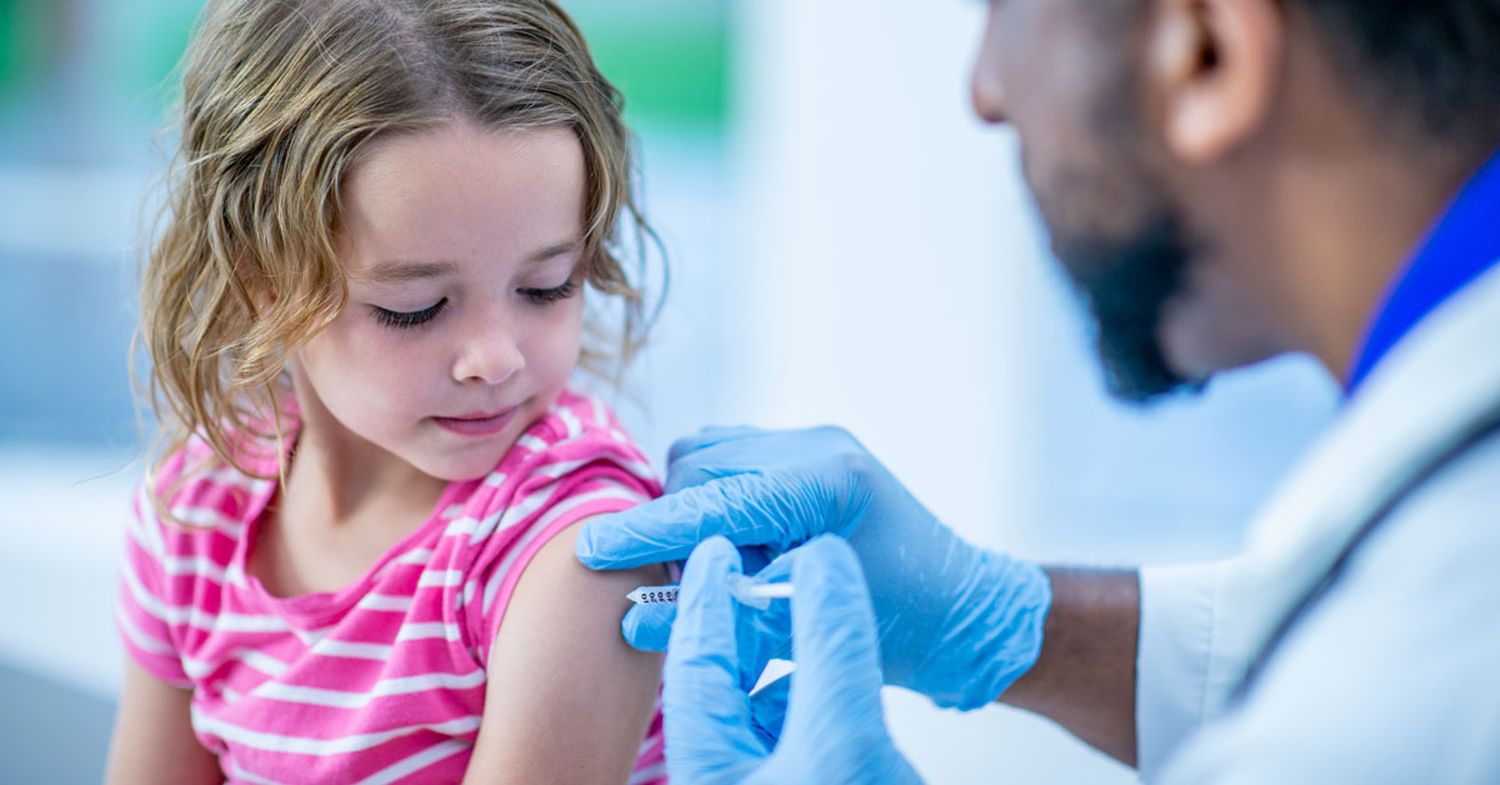 En agosto comenzaría la inoculación en niños y adolescentes contra el Covid