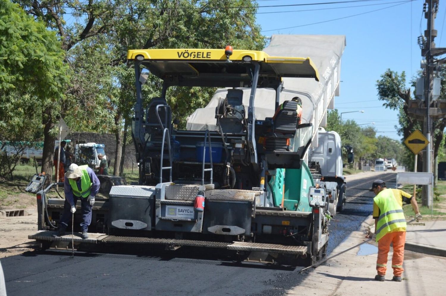 Avanza la reparación de calzada en Eva Perón para el tramo de Pinto Lucero a Brett