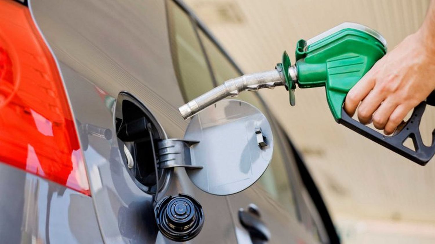 No hay bolsillo que aguante: Se viene un nuevo aumento en los precios de los combustibles