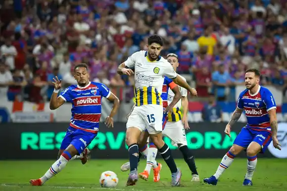 Rosario Central no aprovechó su ventaja, perdió con Fortaleza y quedó eliminado