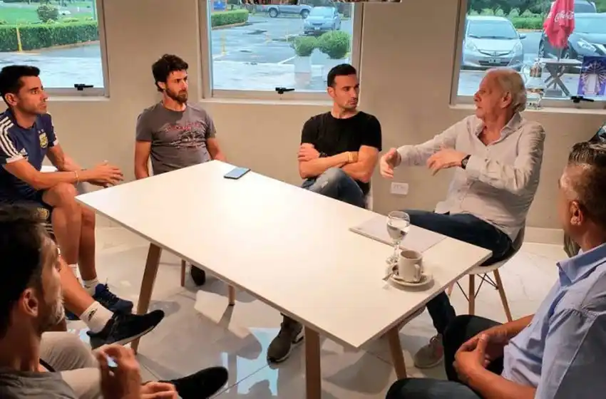 Menotti se reunió por primera vez con el cuerpo técnico de Scaloni
