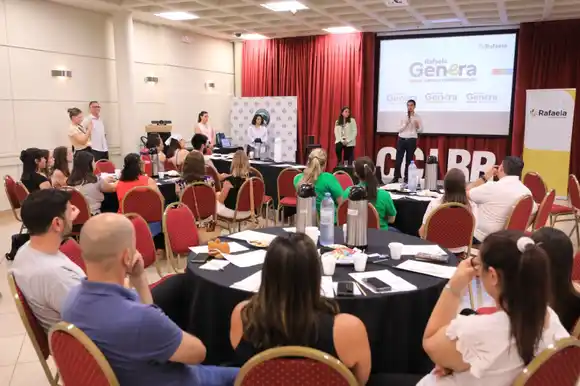 Viotti encabezó el cierre anual del Programa Rafaela Genera - Escuela